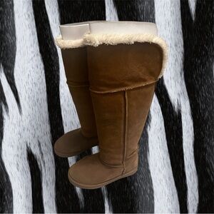 Brown Suede Knee-High Boots with Fur Trim